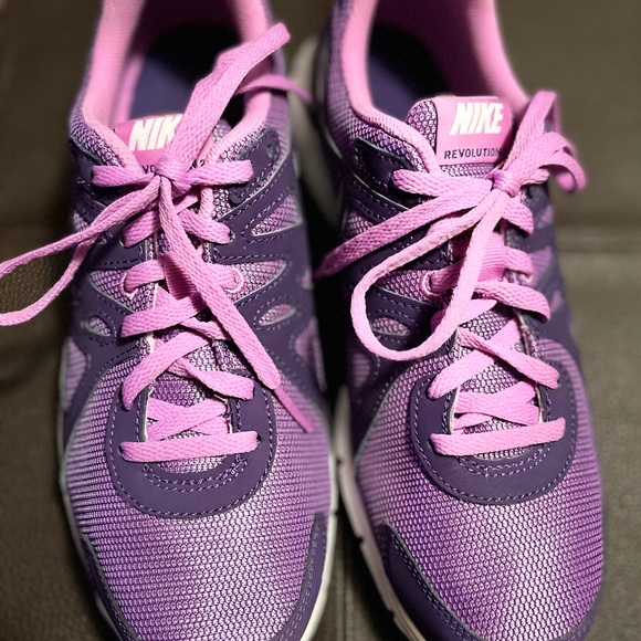 Nike Revolution 2 Ladies Running Shoes in Purple- BRAND NEW - Picture 3 of 10